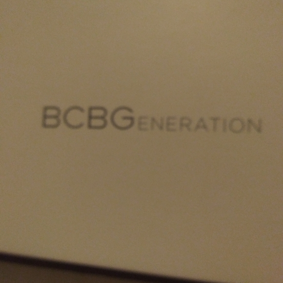 NWT ladies leather pumps. - Picture 4 of 9